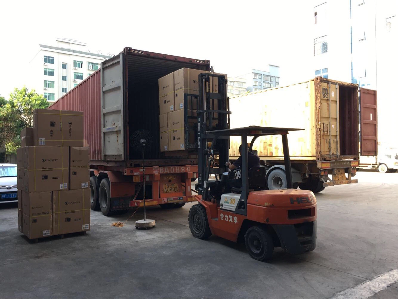 Σήμερα, με επιτυχία αποστέλλονται τα τρία κοντέινερ εξαγωγής μας ηλεκτρονικό ...