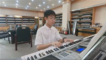 Από παιδιά έως ενήλικες, οι άνθρωποι μπορούν να βρουν ικανοποιητικά μουσικά ό...